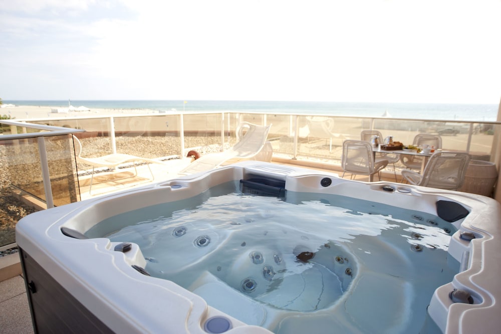 Les Flamants Roses Thalasso Spa 28/83