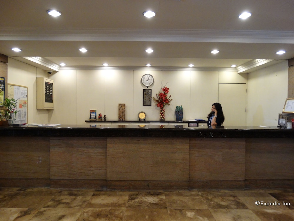 Aloha Hotel 3/48