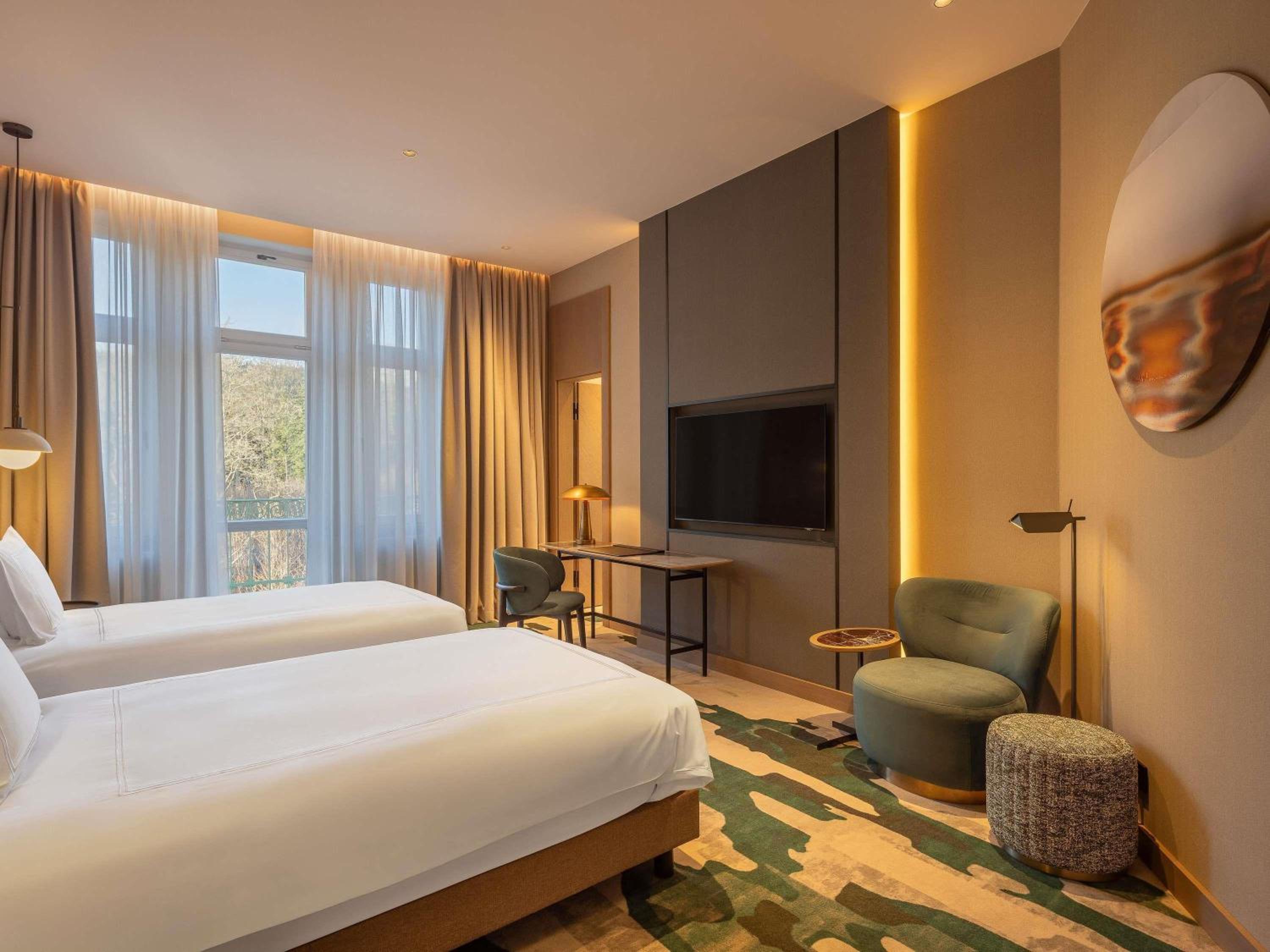 SWISS, SUPERIOR, TWIN BEDS