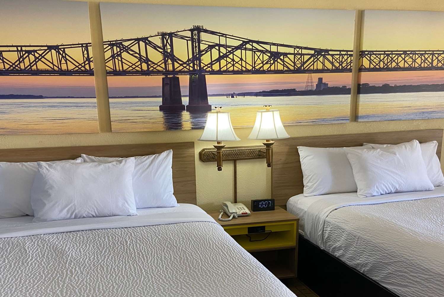 Days Inn by Wyndham Clinton 8/18