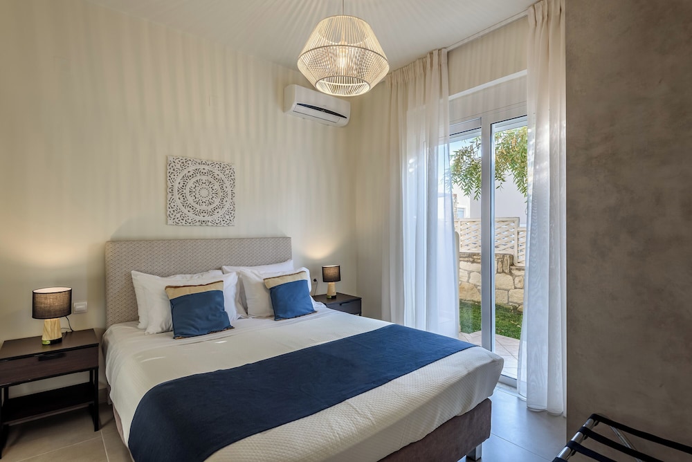Azure Beach Seafront Villas 18/56