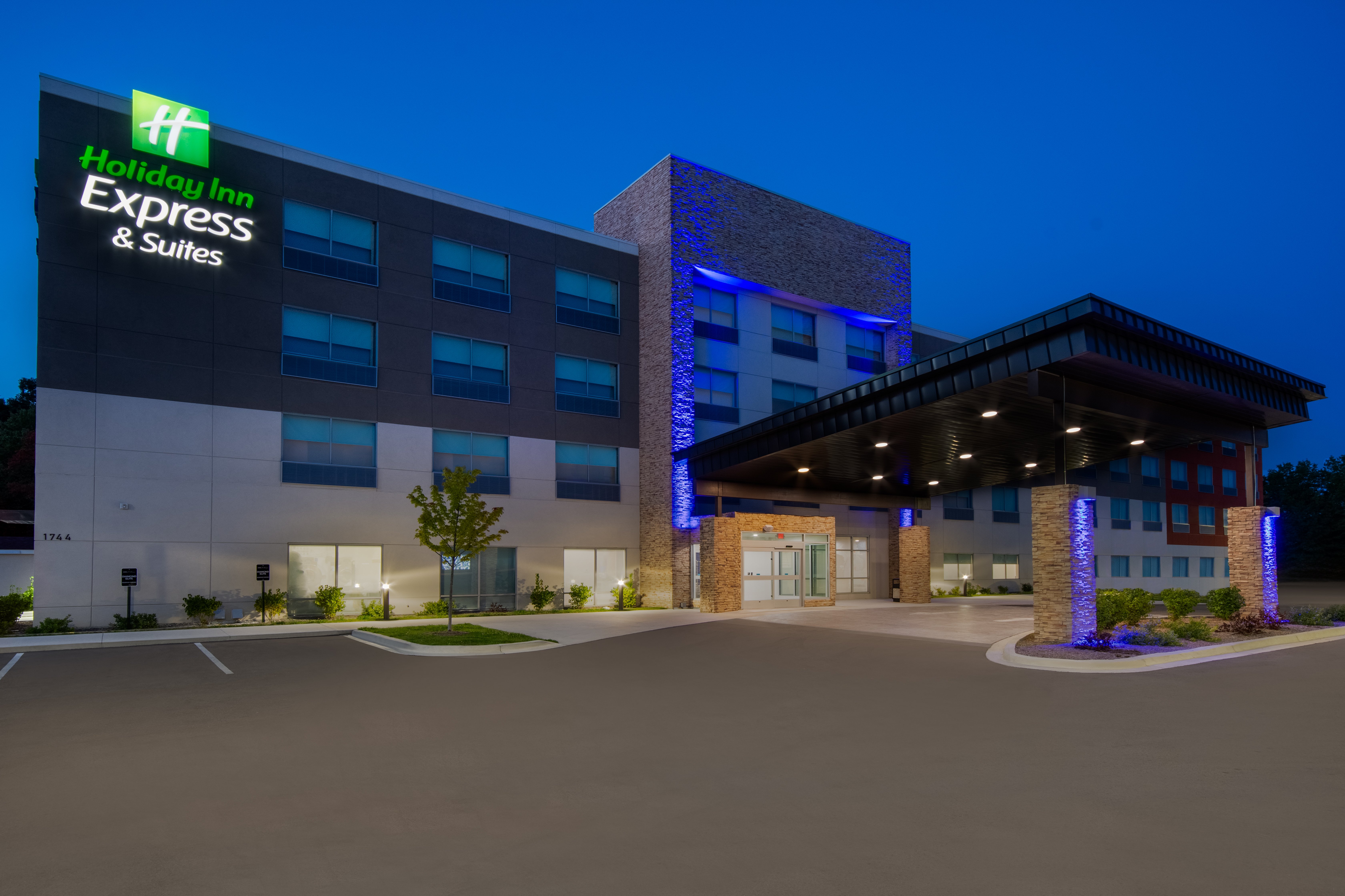 Holiday Inn Express & Suites Muskegon - Grand Haven, an IHG Hotel 1/32
