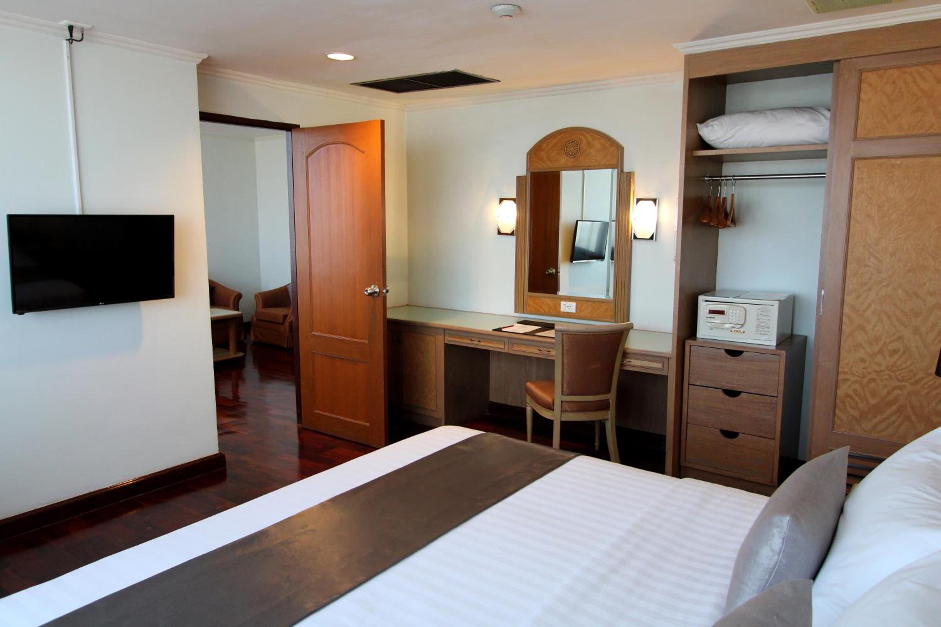 Room, Quadruple