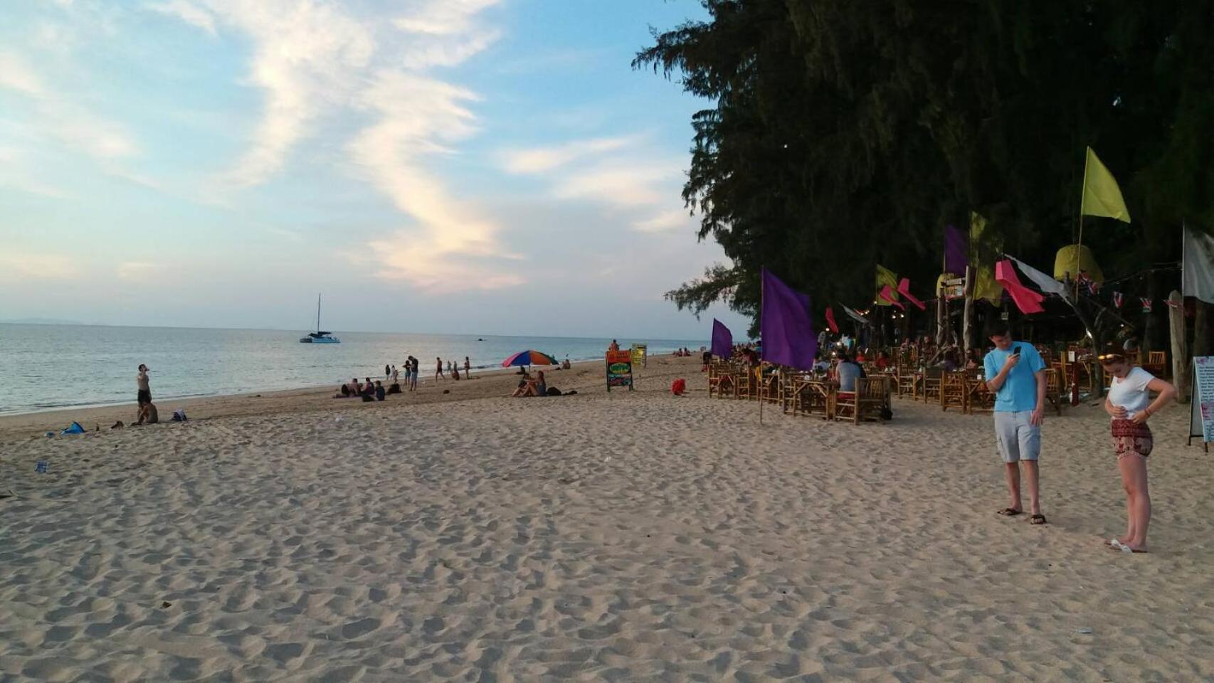 Lanta Long Beach Hostel 37/50
