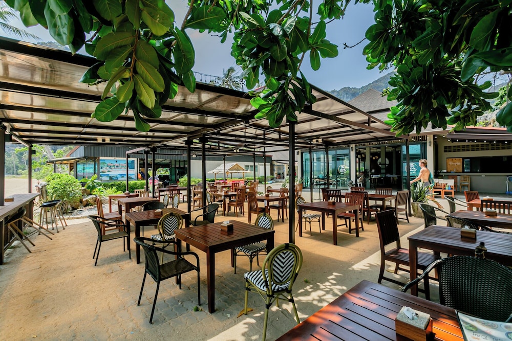 Tonsai Bay Resort 34/50
