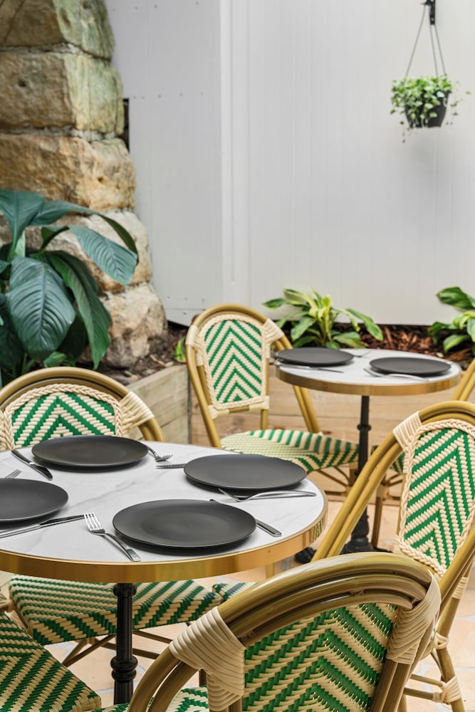 The Charrington Boutique Hotel 46/58