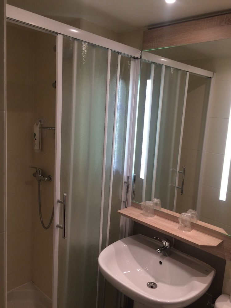 Ibis Styles Rouen Val-de-Reuil 43/78