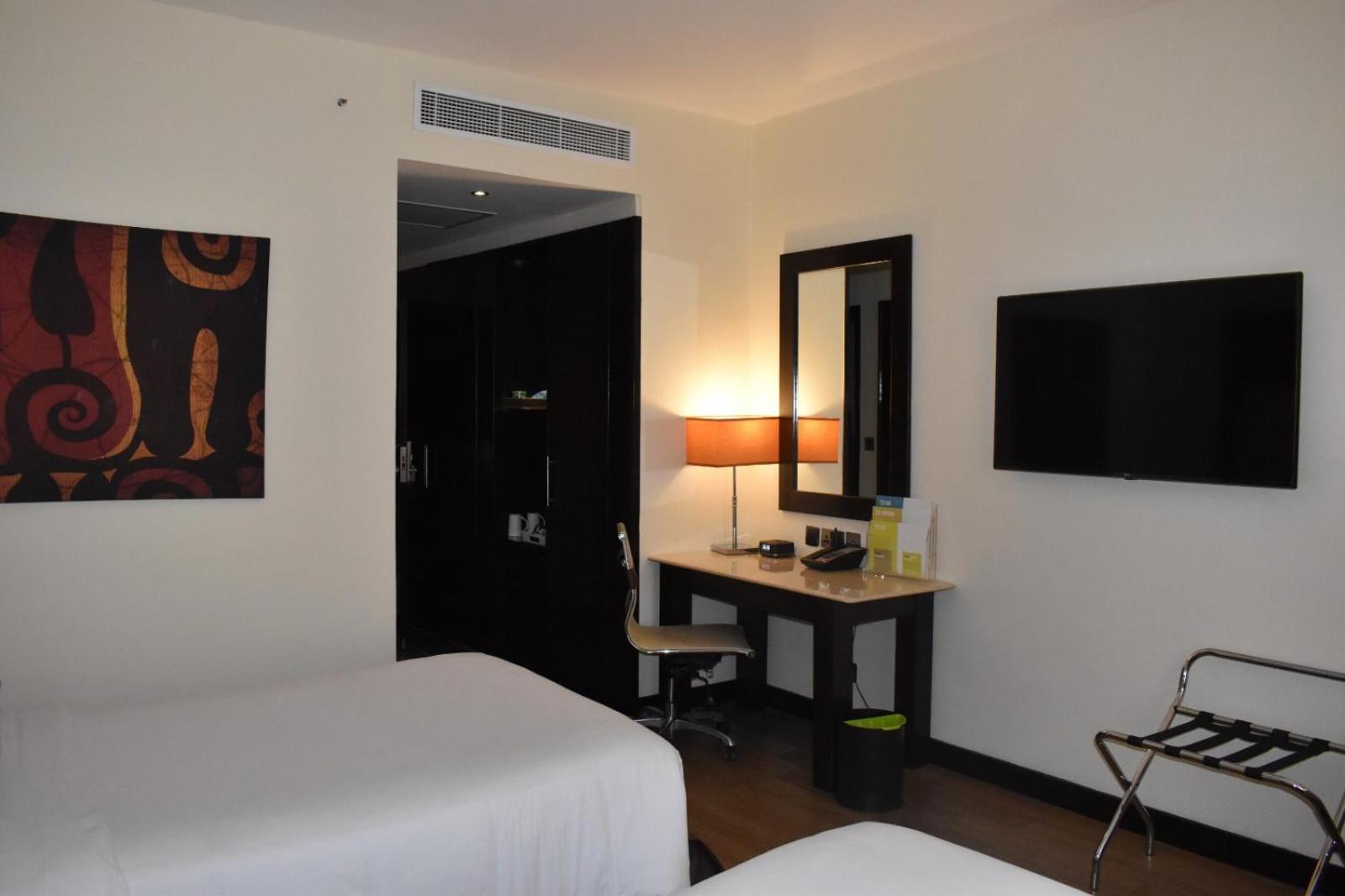 Guest Room, Traditional, Twin Beds, Murphy Bed
