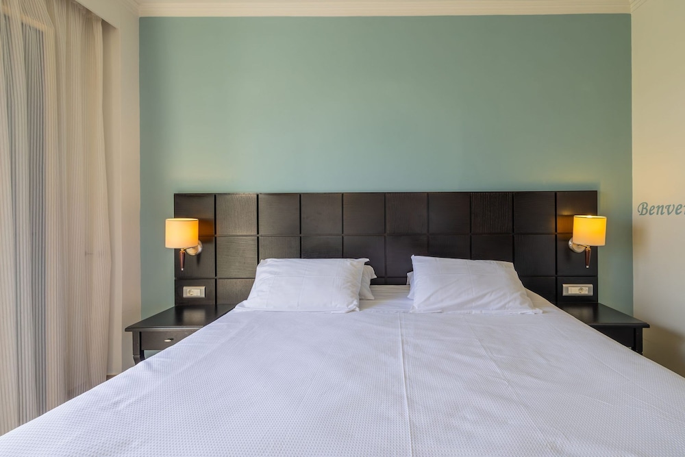Ionian Plaza Hotel 17/50
