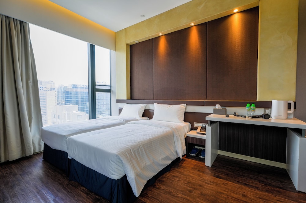 ROYAL, TWIN BEDS