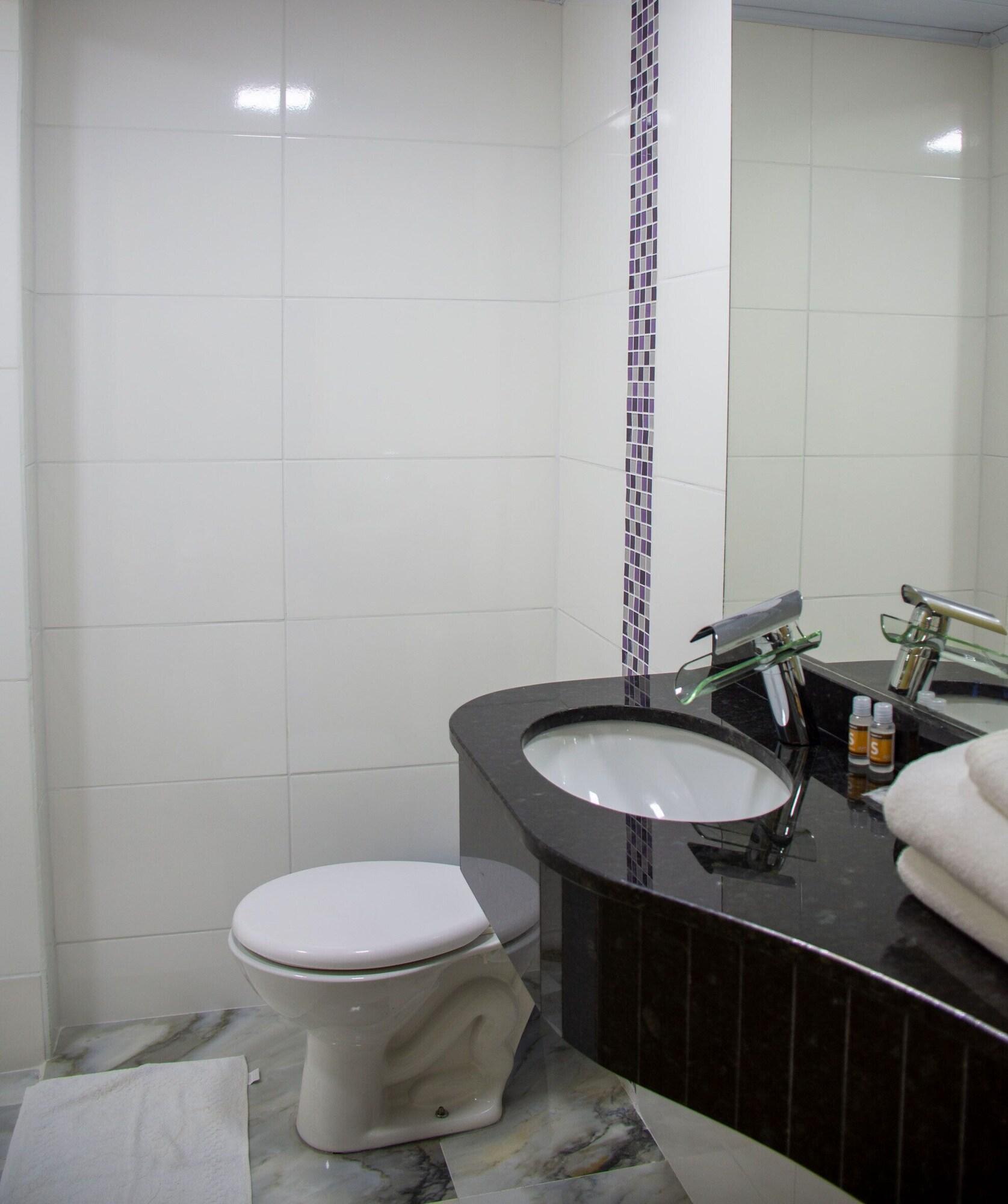 HOTEL SENADOR DISTRIBUTED BY AMERIS 44/48