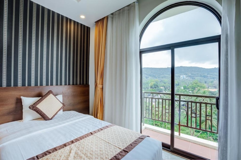 SUPERIOR, DOUBLE BED, GARDEN VIEW
