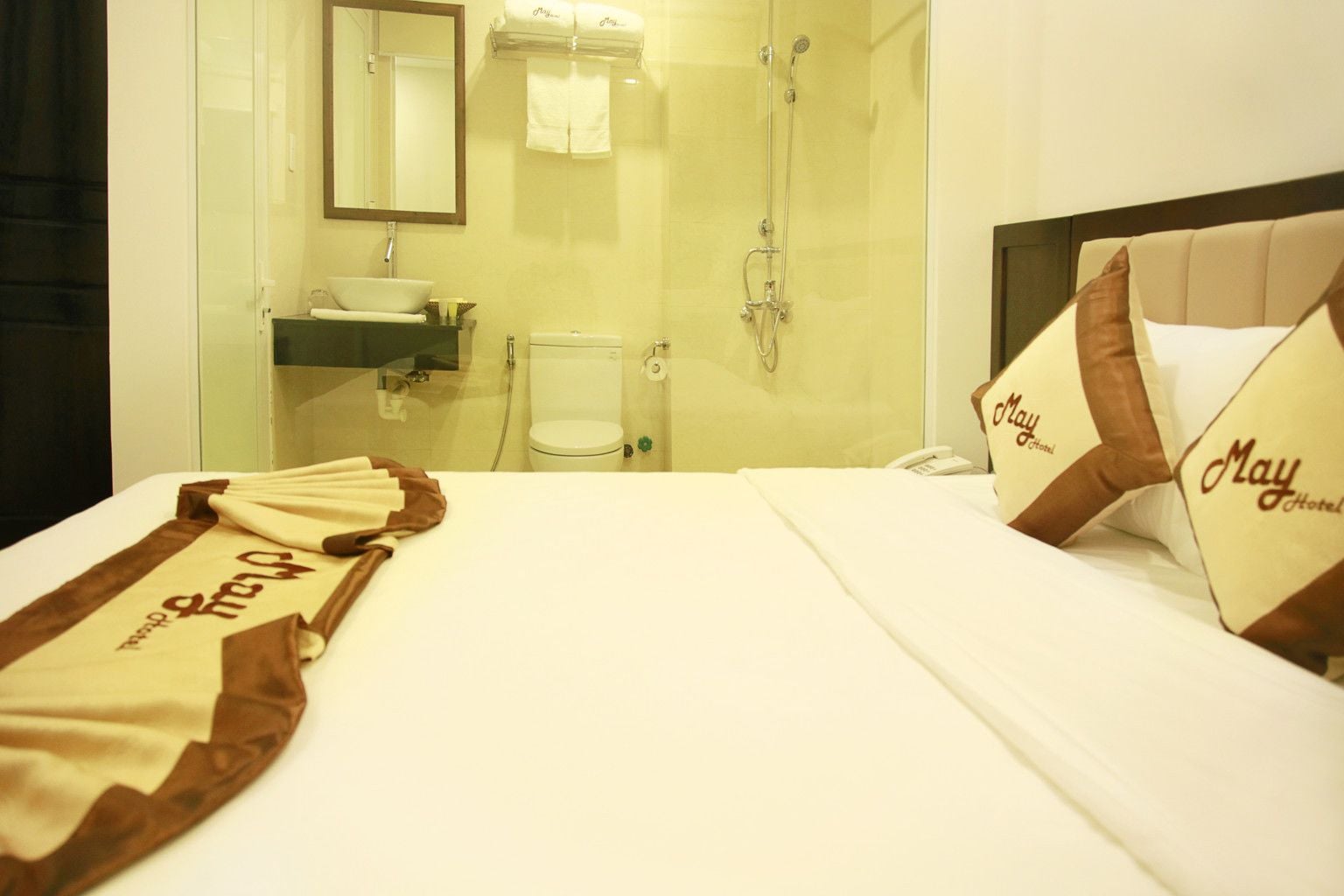 ROOM, DOUBLE BED