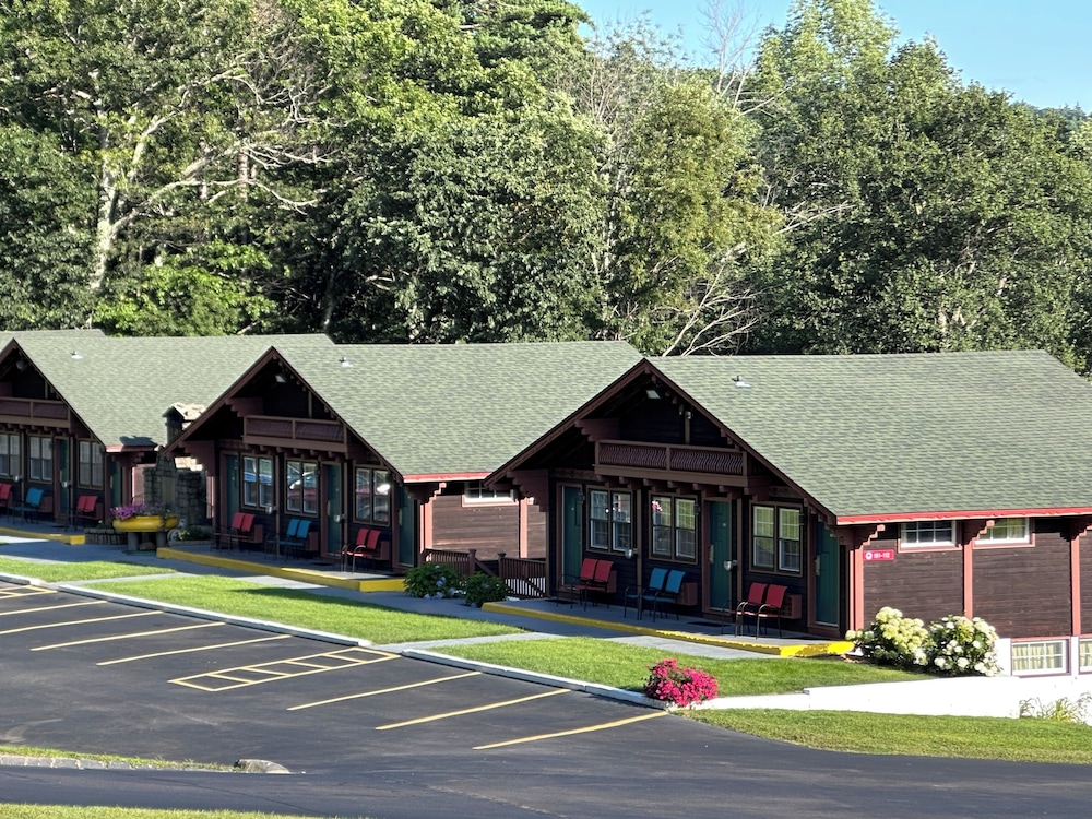 Swiss Chalets Village Inn 40/50