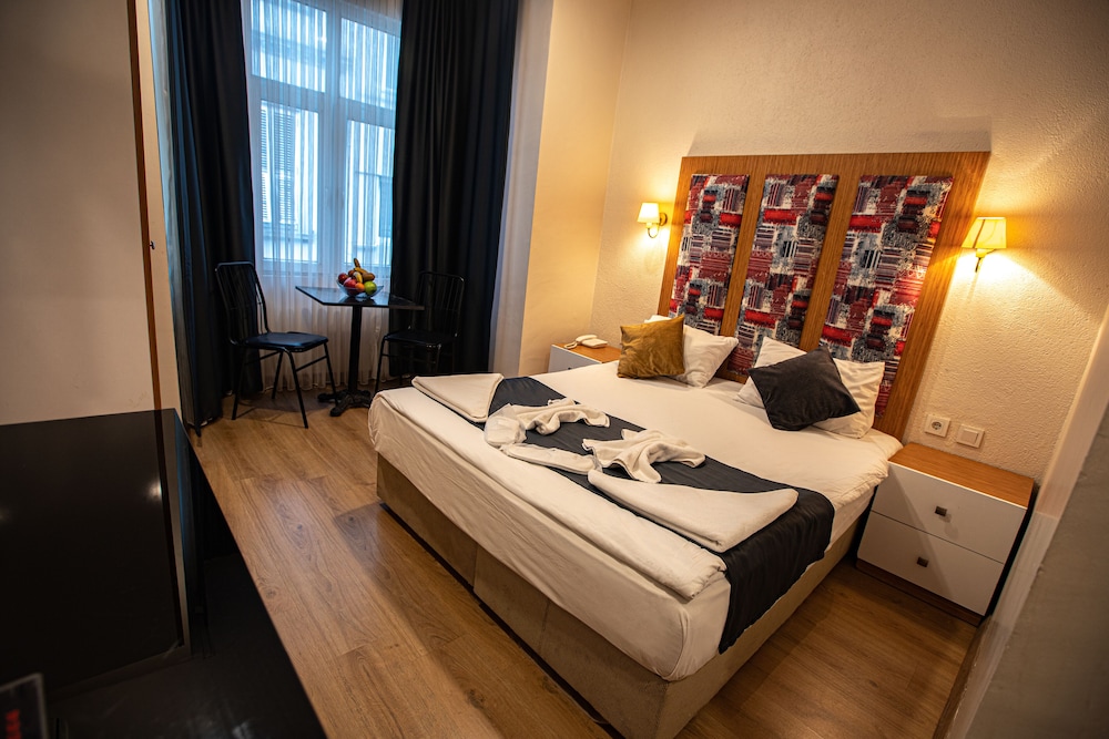 La Pazza Suites 7/50