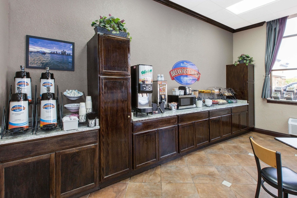 Baymont By Wyndham Downtown Detroit 24/31