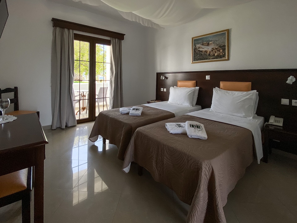 Irini Hotel 24/63