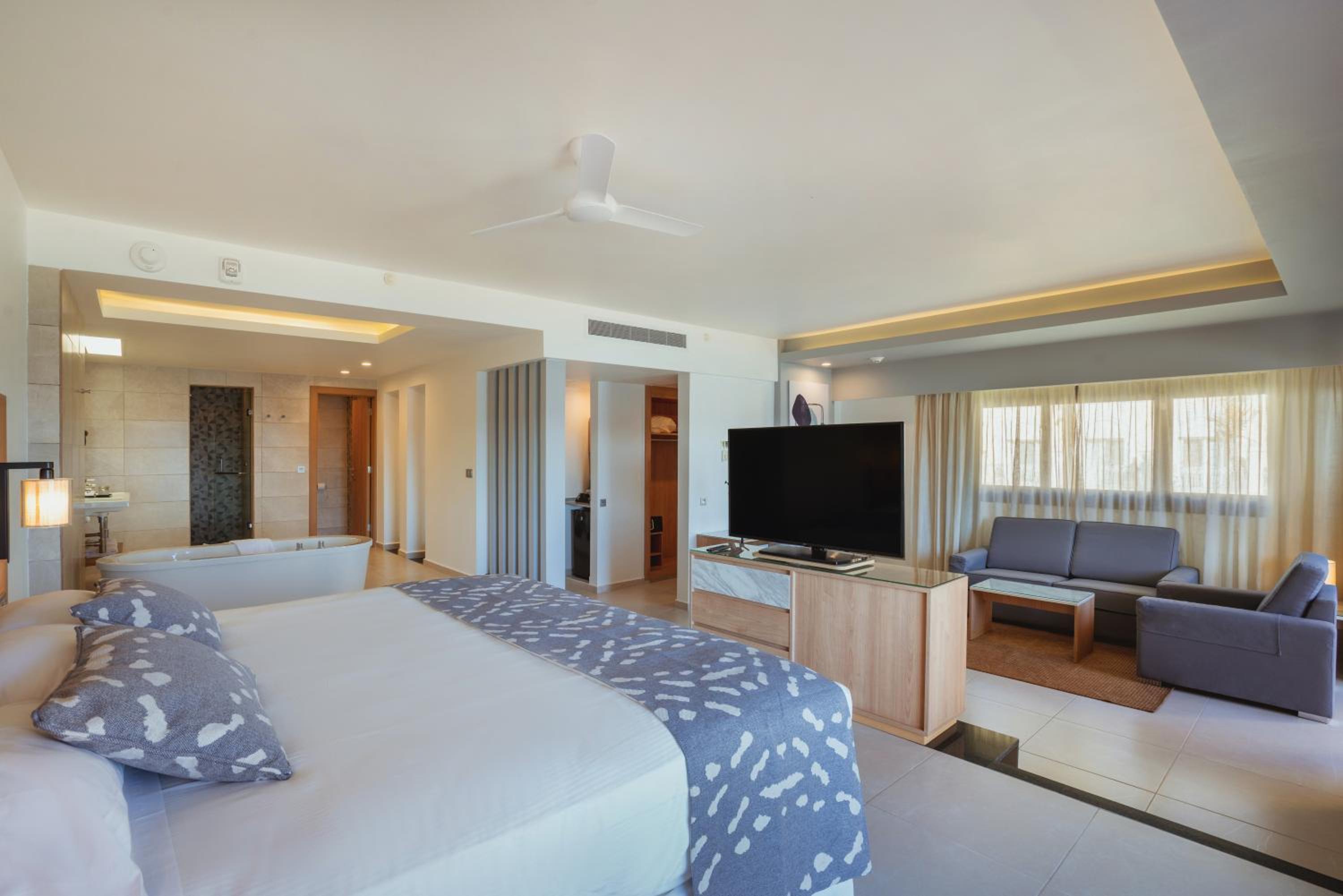 Renovated, Suite, King Bed, Sea View