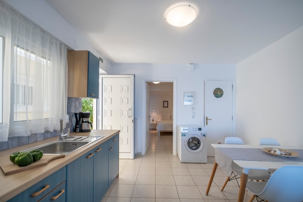 MELI APARTMENTS & VILLAS 49/50
