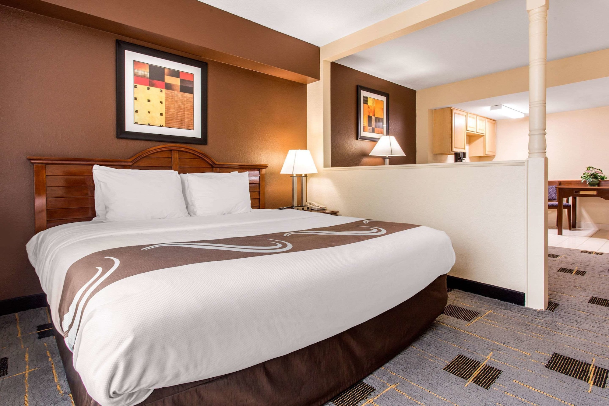 SUITE, KING BED