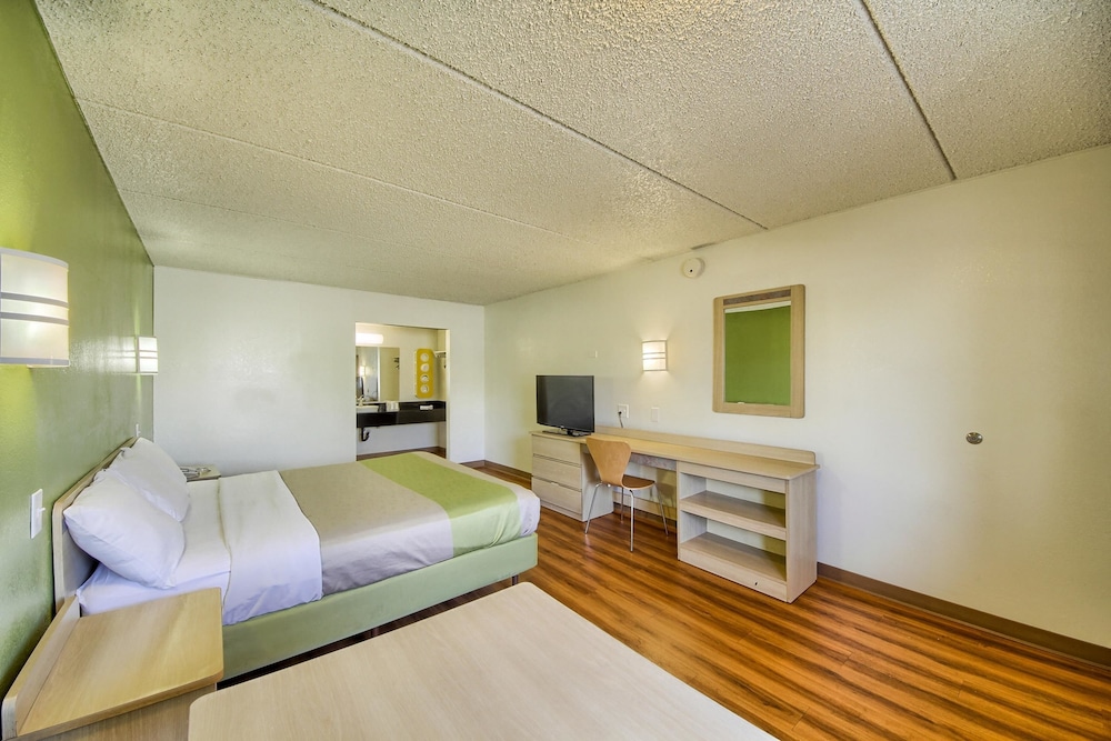 Motel6 San Antonio, TX - Northwest Medical Center 25/60