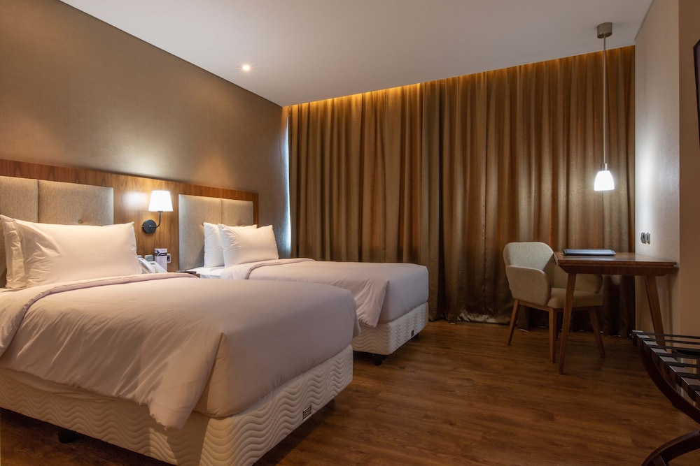 SUPERIOR, TWIN BEDS, POOL VIEW