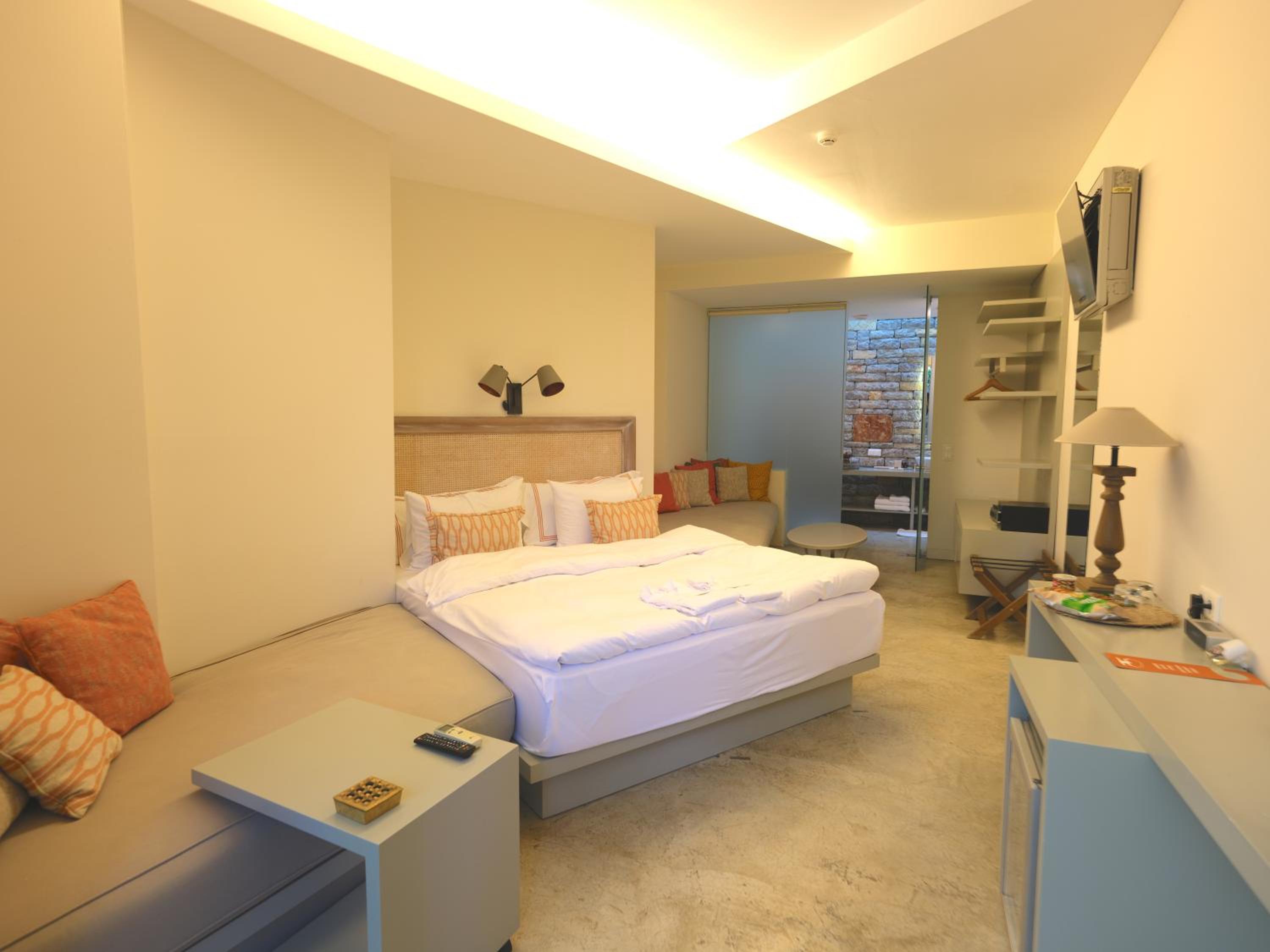 DELUXE, SUITE