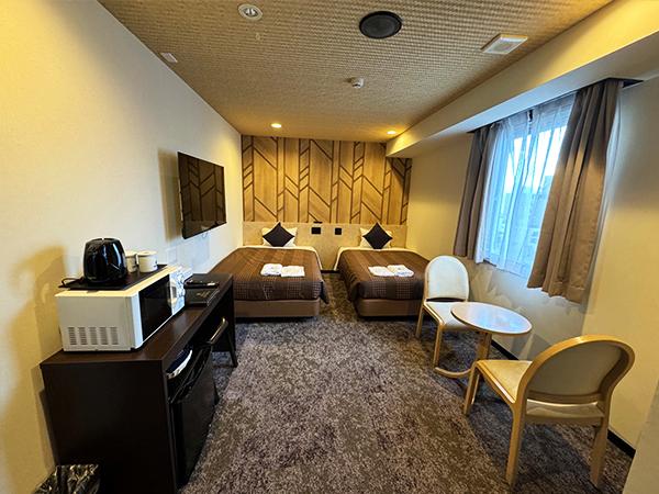 Room, Twin Beds, Night View, Smoking، Hotel Livemax BUDGET Kyoto Gojo 2/2