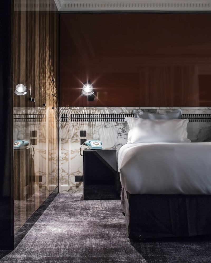 Hotel Les Bains Paris 28/77