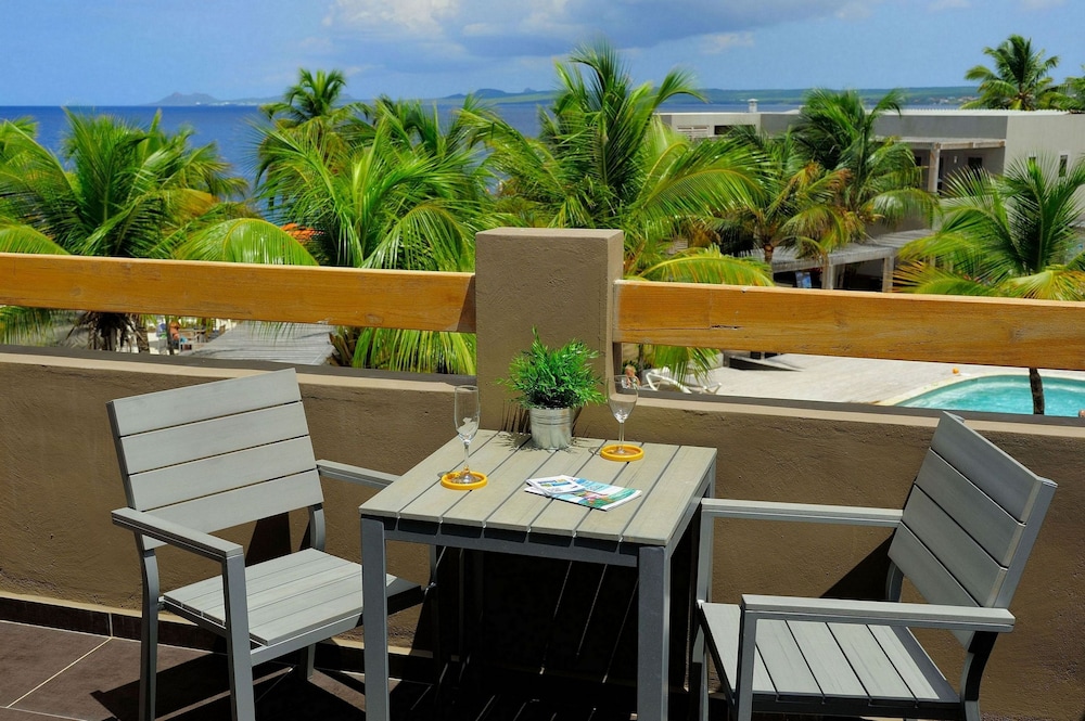 Eden Beach Resort 44/63