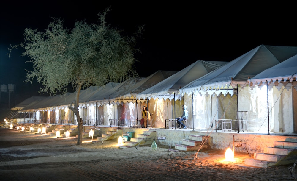 Welcome Desert Camps 17/40