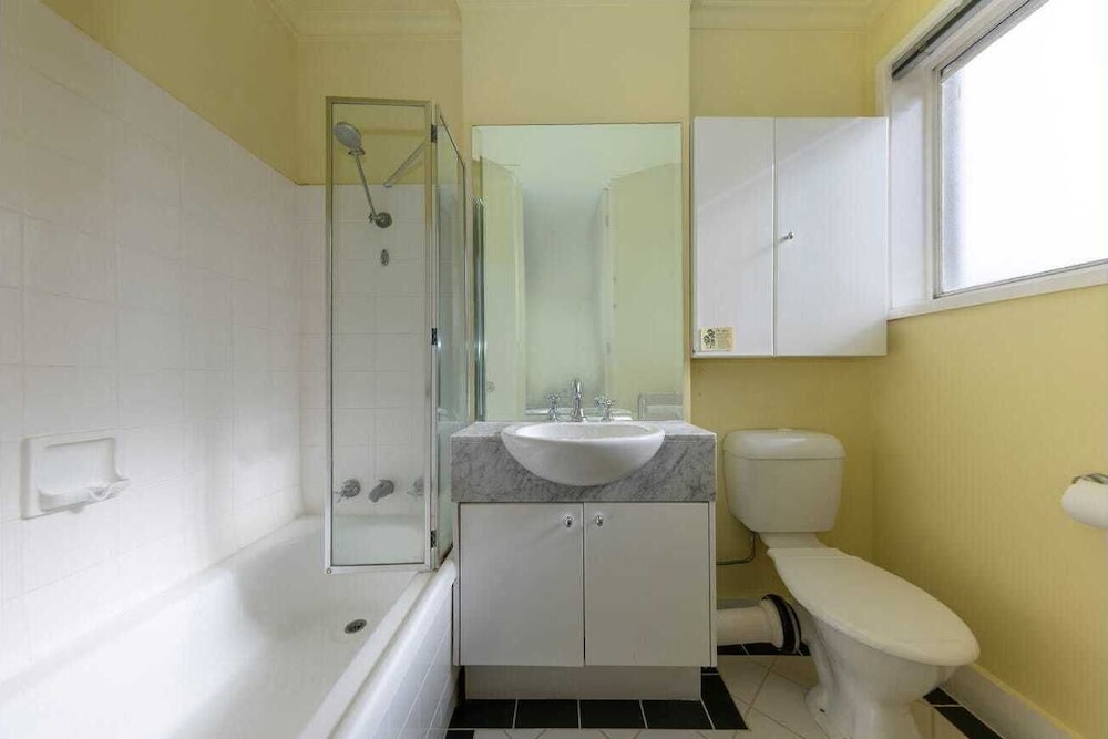 Knightsbridge Apartments 54/60