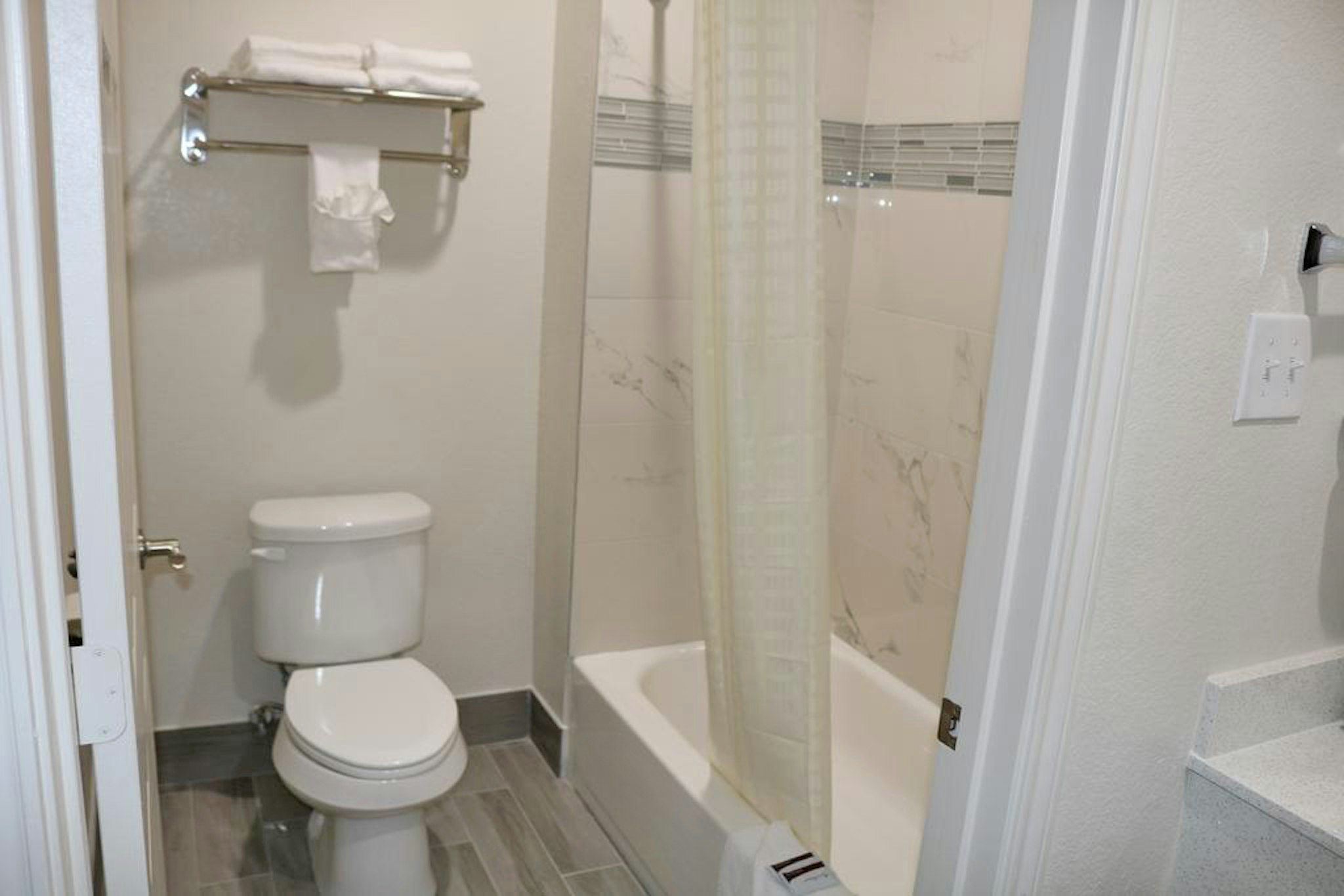 Scottish Inn and Suites IAH Airport 41/46