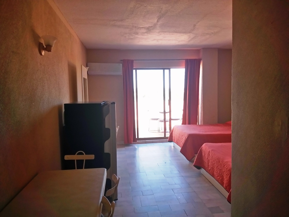Los Jitos Hotel & Suites 26/56