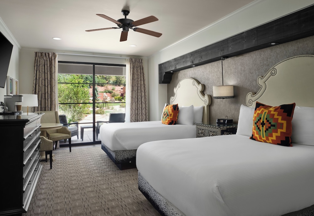 SIGNATURE, GROVE, 2 QUEEN BEDS
