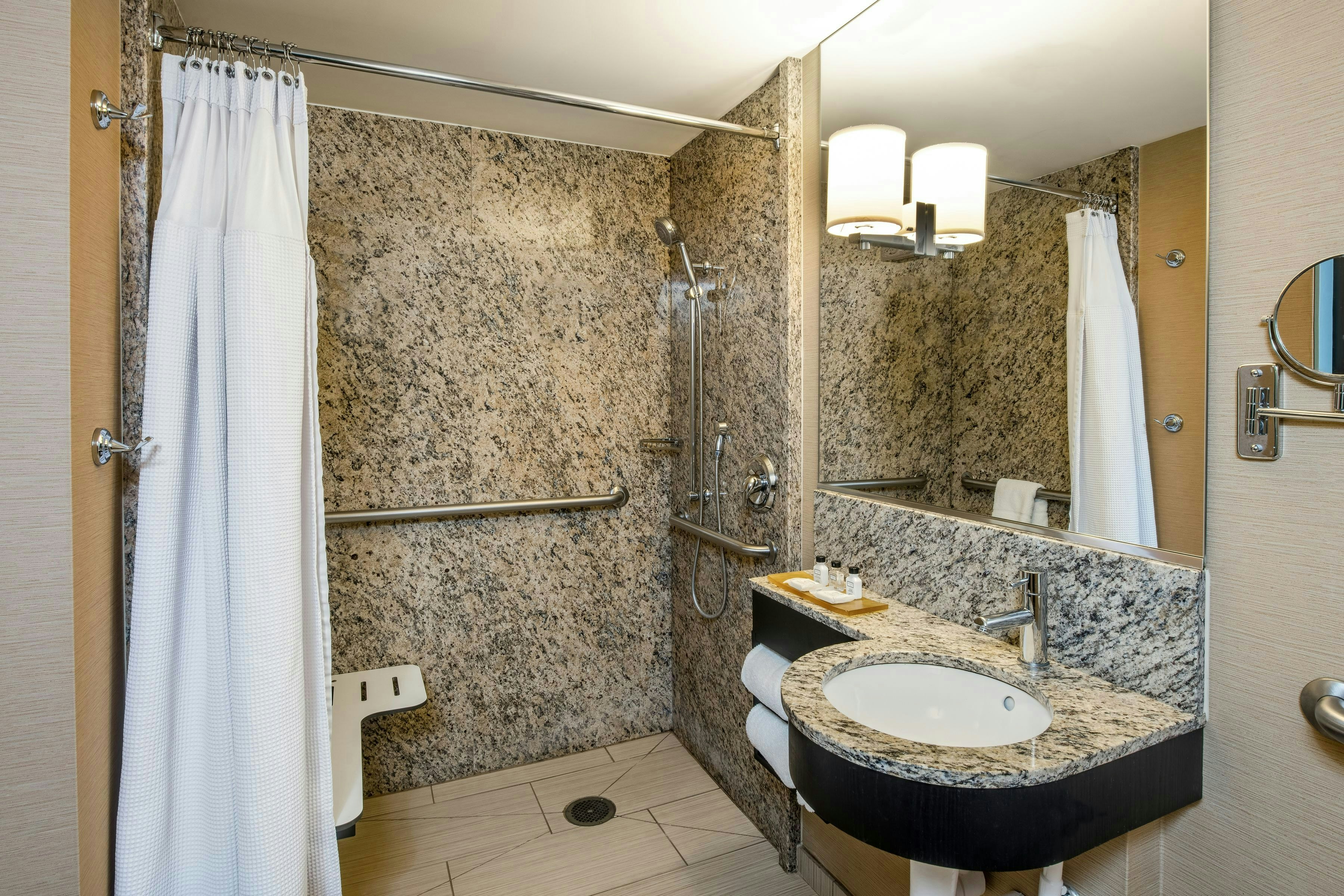Crowne Plaza Chicago O'Hare Hotel & Conference Center 46/47