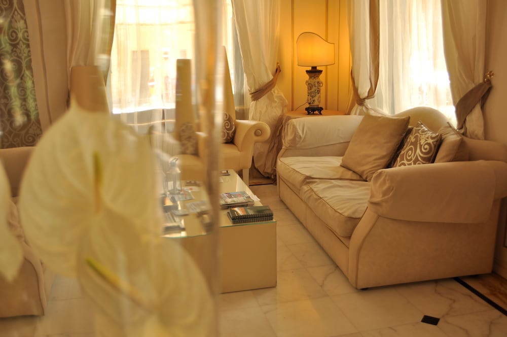 Hotel Jolanda 32/50