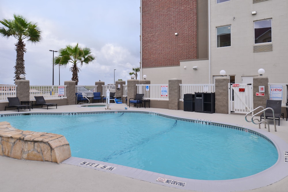 Holiday Inn Express & Suites Corpus Christi-N Padre Island 4/48