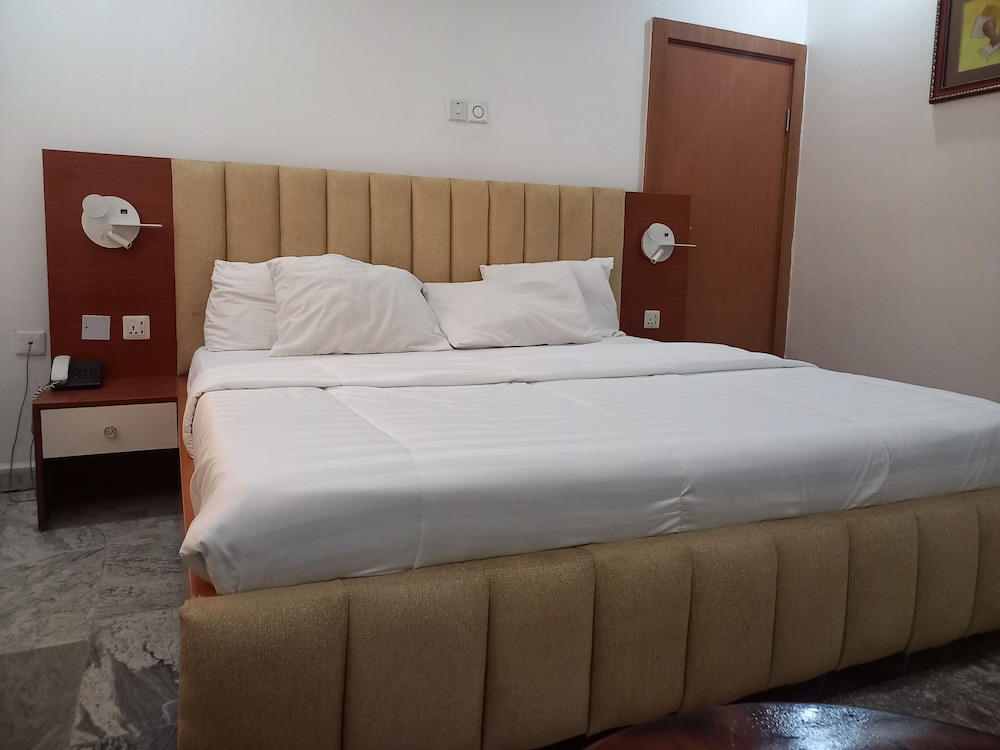 3j Apos S Hotel Ltd 26/64