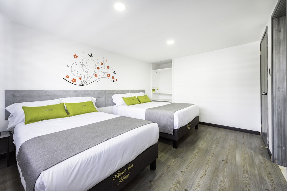 Family, 1 Queen and 2 Double Beds, Private Bathroom