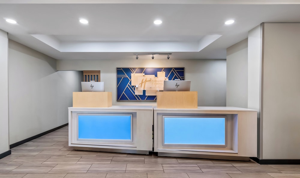 Holiday Inn Express Hotel and Suites Ada 8/57
