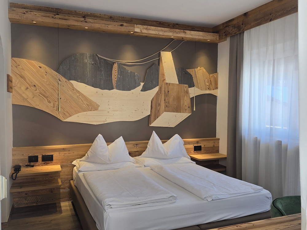 HOTEL AZOLA 15/50
