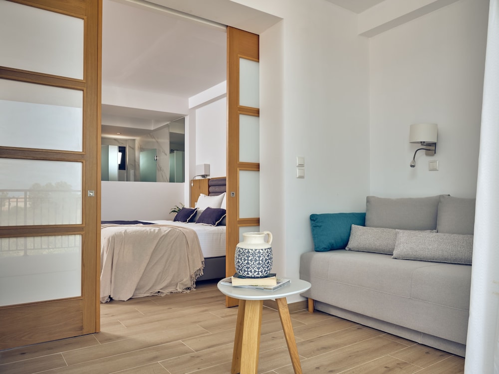 Cavo Orient Beach Hotel 10/50