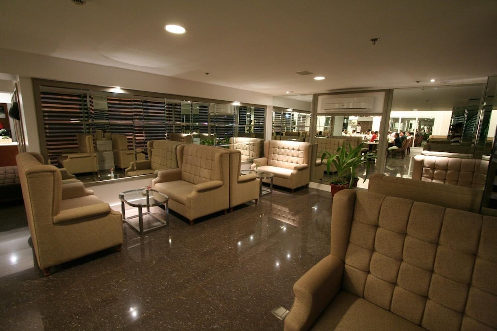 Hotel St. Ellis 33/64