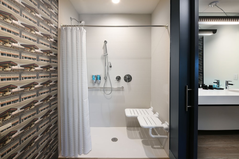 Aloft Dallas Euless 12/44