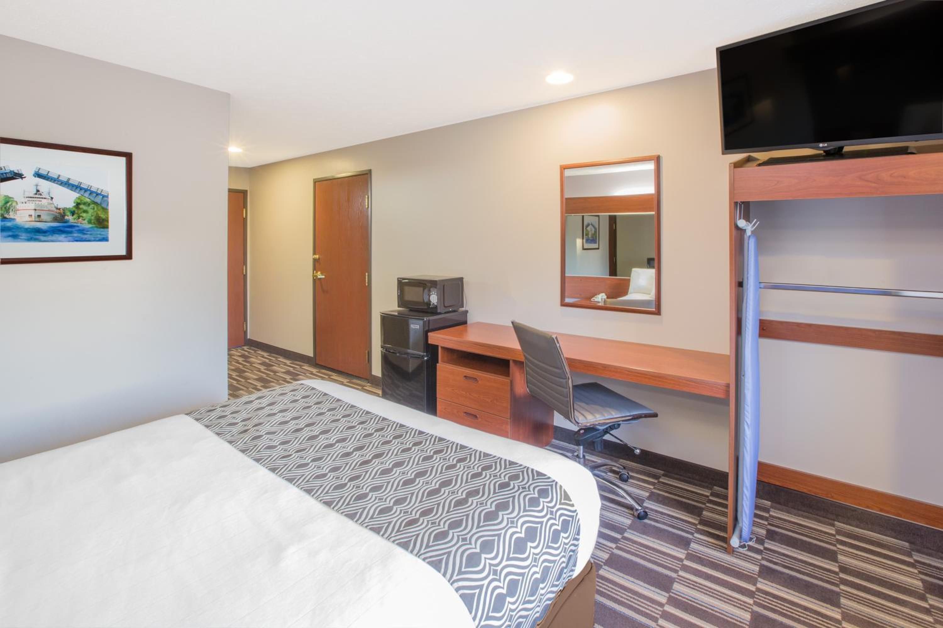 Microtel Inn & Suites by Wyndham Manistee 19/50