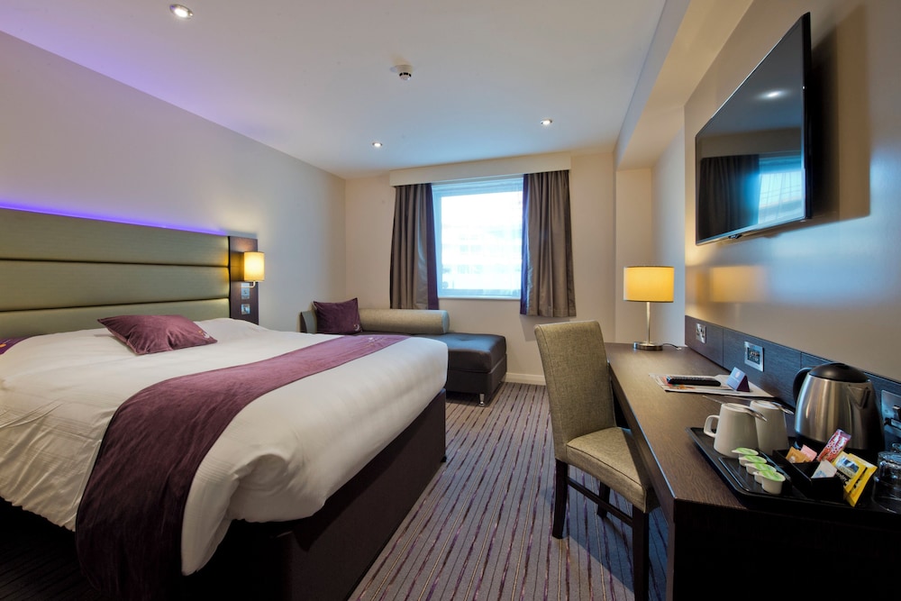 Premier Inn Cheltenham Town Centre 18/44