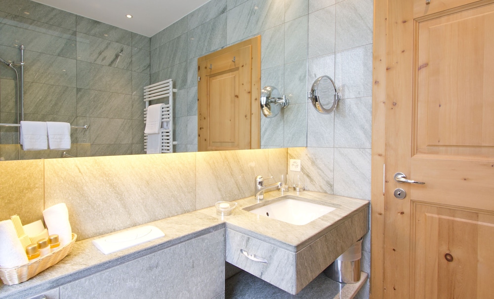 Edelweiss Swiss Quality Hotel 46/48