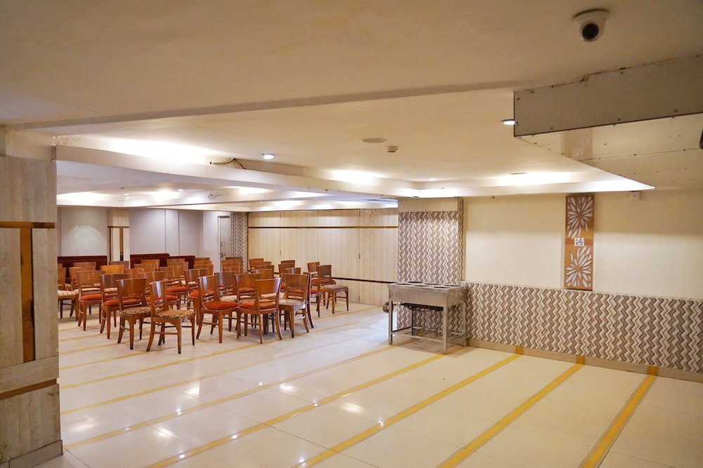 OYO Flagship 36844 Riverfront 24/31