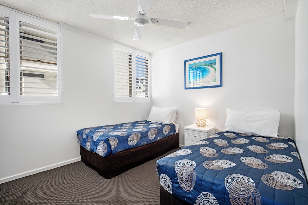 PACIFIC BEACH RESORT 23/77